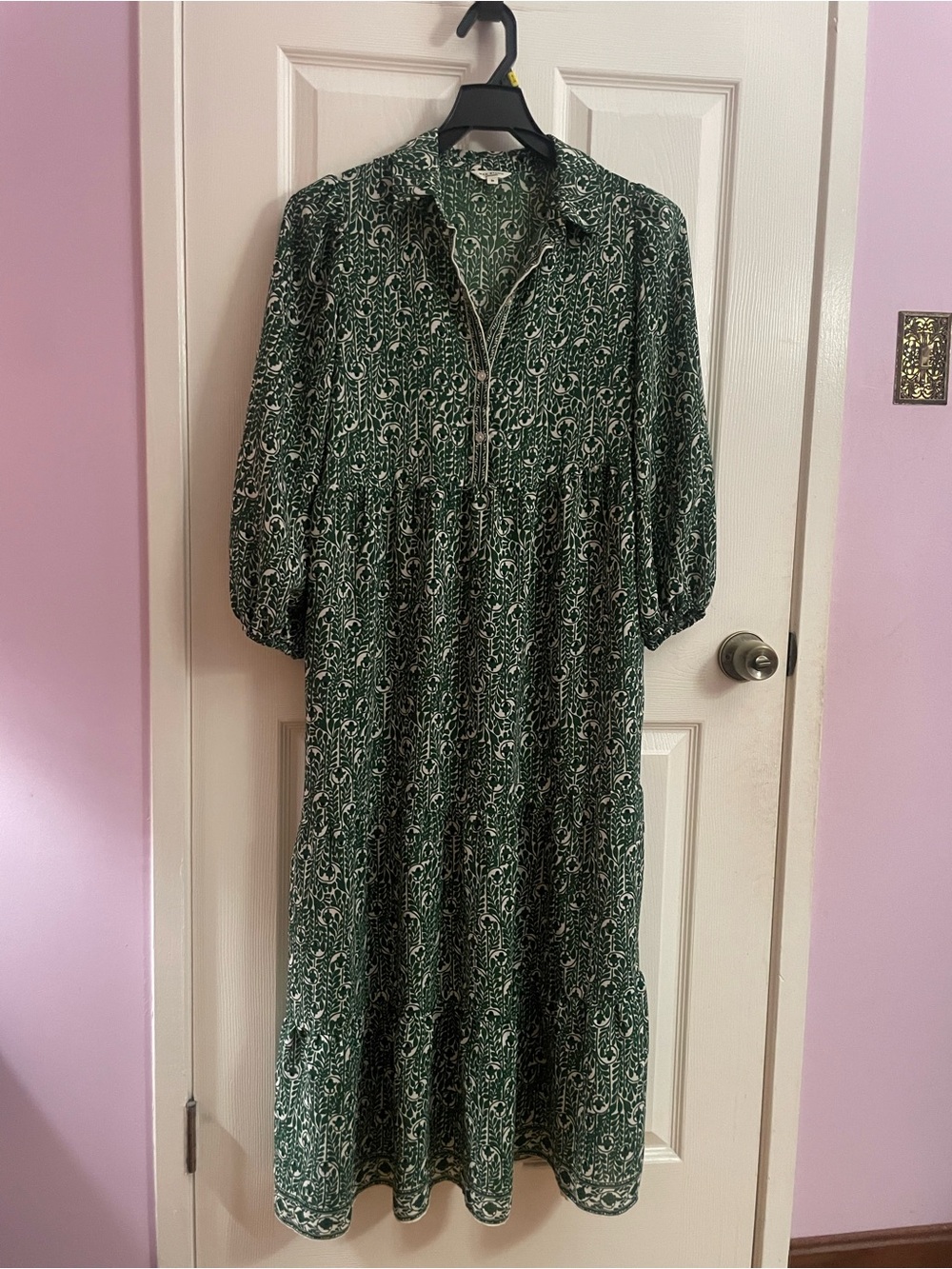 Max Studio Green Printed Maxi Dress with V-Neck and 3/4 Sleeves